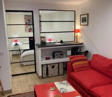 Les Pavillons-sous-Bois Wohnung | SUITE AVEC TERRASSE ET JARDIN AUX PORTES DE PARIS