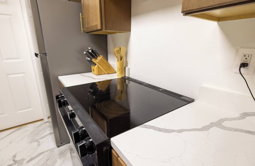 Lawrenceville Haus | Suite B Cozy Rear Entry Basement Escape, 4b1b