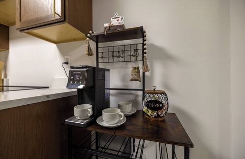 Lawrenceville Haus | Suite B Cozy Rear Entry Basement Escape, 4b1b