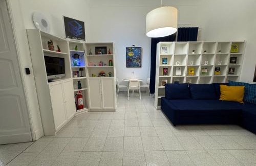 Frattamaggiore Wohnung | suite cubè al centro storico vicino la scuola Vespucci con parcheggio su richiesta