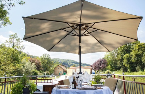 Besancon Bootsverleih | Suite Deluxe Vue sur Rivière