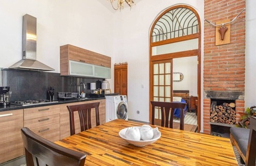 Downtown Queretaro Wohnung | Suite in Historic Center, Terrace. Wifi+Workroom+A/C