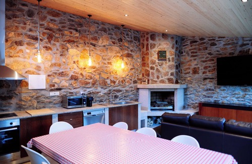 Molares Haus | SUITE IN RUSTIC HOUSE WITH STUNNING VIEWS