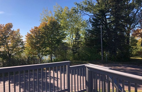 La Pointe Wohnung | Private Suite mit Küchenzeile Downtown Madeline Island