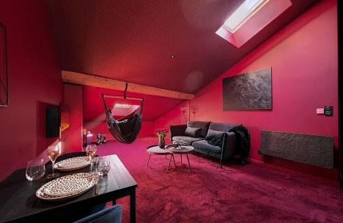 Saint-Etienne Wohnung | Suite Rouge baiser avec Jacuzzi privatif - LoveRoom Insolite