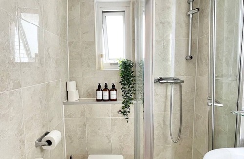 Somers Town Wohnung | Suite with Private Bathroom in Camden