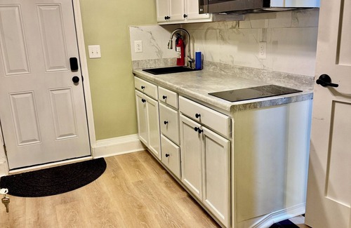 South Redlands Haus | Suite with separate entrance in Redlands -no cleaning fee