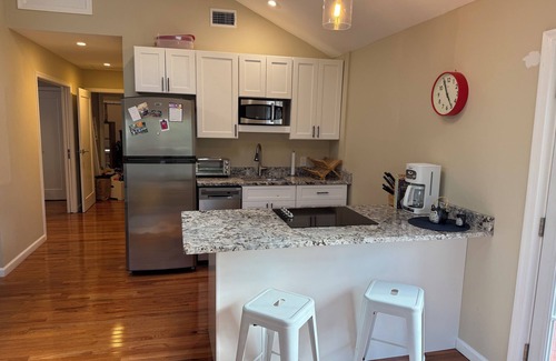 West Hyattsville Wohnung | Suite44 - Large Sunny 1-BR Suite w/ Backyard+Patio