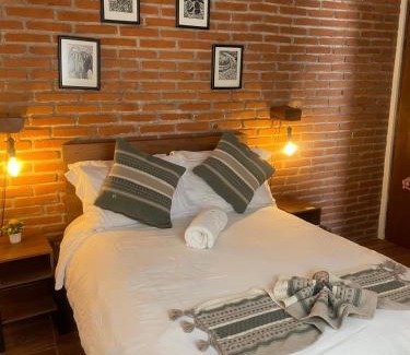 De Mexicanos Hotel | Suites del Barrio