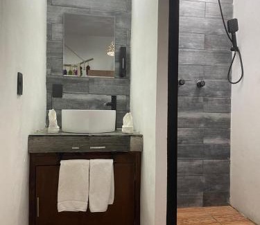 De Mexicanos Hotel | Suites del Barrio