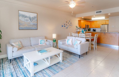 Colliers Bay Eigentumswohnung | SUMMER DISCOUNTED! Beachfront Oasis/Steps to Beach/Beautiful Views!