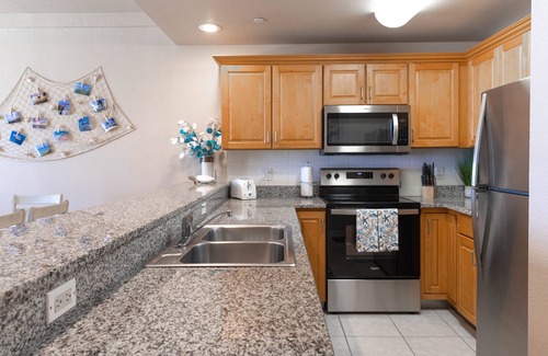Colliers Bay Eigentumswohnung | SUMMER DISCOUNTED! Beachfront Oasis/Steps to Beach/Beautiful Views!