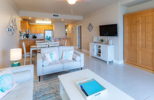 Colliers Bay Eigentumswohnung | SUMMER DISCOUNTED! Beachfront Oasis/Steps to Beach/Beautiful Views!