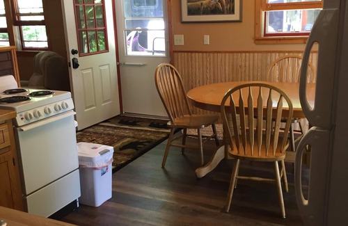 Longville Kabine | Fallraten nur 99 $. 00 eine Nacht! Bestes Angeln des Jahres mit wechselnden Bäumen!