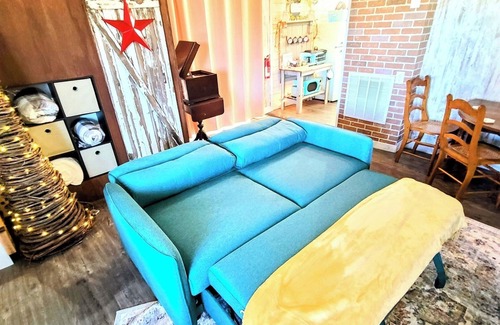 Amherst Haus | Summer Retreat w/ Hot Tub&Firepit/10 Min. to Beach