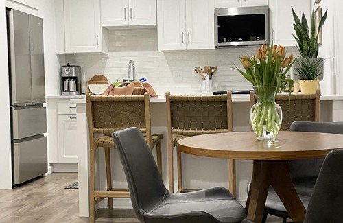 Annapolis Haus | Summer Special in Annapolis! Pristine, Peaceful, Walkable 1B/1B Apt. Sleeps 4.