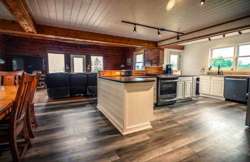 La Pointe Haus | SUMMER SPECIALS Beautiful lake front, beach and pool table