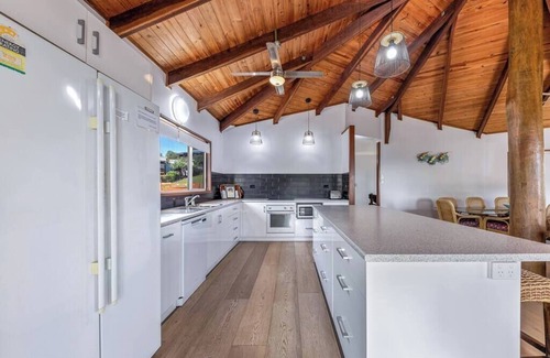 Hideaway Bay Haus | Summer Vibes all year round!