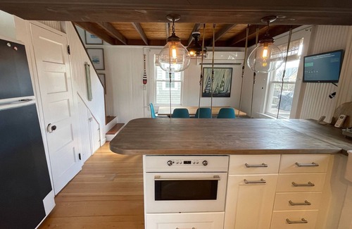 Madison Haus | Summersalt Madison: New England shoreline charm 2-3 minutes from private beach