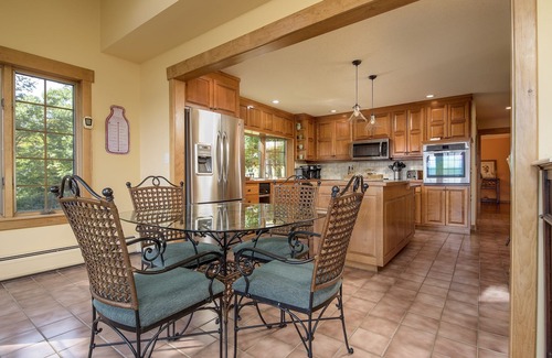 Ludlow Kabine | Summit Cabin In Ludlow 4 Bedroom Cabin by RedAwning