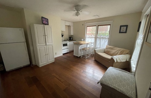 Decatur Wohnung | Sun-filled, private apartment, with your own petite deck. Pet friendly.