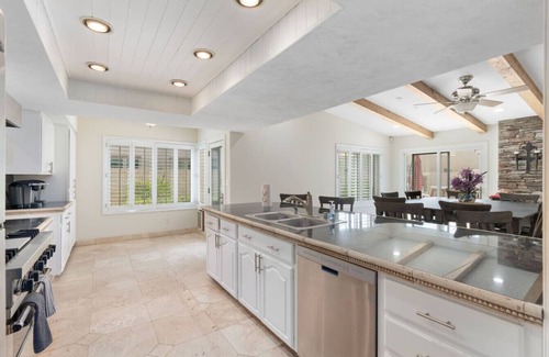 The Lakes Haus | Sun, Fun & a Tempe Tan Home