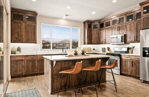 Santa Clara Haus | Sun-kissed in Paradise Village at Zion