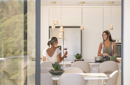 Canhas Haus | Sonne, Pool und Komfort, Das Weiße Haus