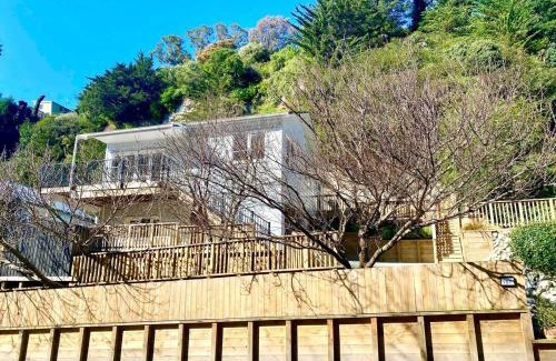 Bluff Hill Haus | Sun Sea Scenery - Newly Renovated