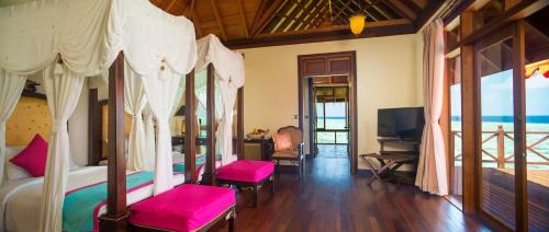 Vilu Reef Resort | Sun Siyam Vilu Reef - 24 Hours All-Inclusive with Free Transfer