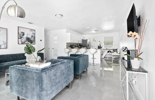 Sunset Haus | Soak Up the Florida Sun: Stay 3 Nights & Save 15% on Your Spring Escape!