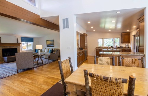 Elkhorn Hütte | Luxury and Relaxation w/ Scenic Outdoor! Perfect Cottage near Bald Mountain!