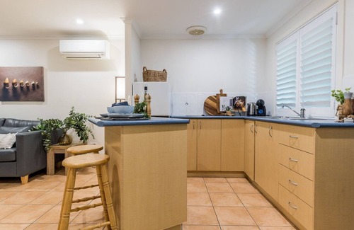 Agnes Water Villa | Sunbird Garden 1 - private villa with spa & small pet permitted inside