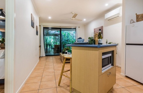 Agnes Water Villa | Sunbird Garden 1 - private villa with spa & small pet permitted inside