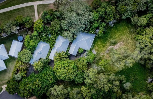 Agnes Water Villa | Sunbird Garden 1 - private villa with spa & small pet permitted inside