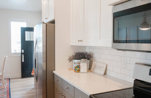 Washington Fields Eigentumswohnung | Sundance - Elegante und geräumige 2-Zimmer-Wohnung mit Blick auf den Pool.