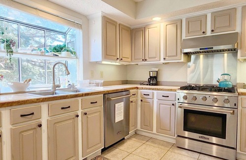 Litchfield by the Sea Haus | Sundial By The Beach - Spacious - Outdoor Living Spaces & Pet Friendly