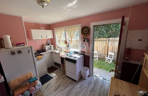 Hot Springs Hütte | Sunflower Cottage