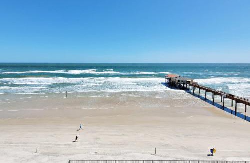 Daytona Beach Shores Haus | Sunglow Resort Condo Unit 701
