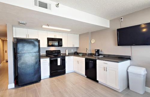 Daytona Beach Shores Haus | Sunglow Resort Condo Unit 701