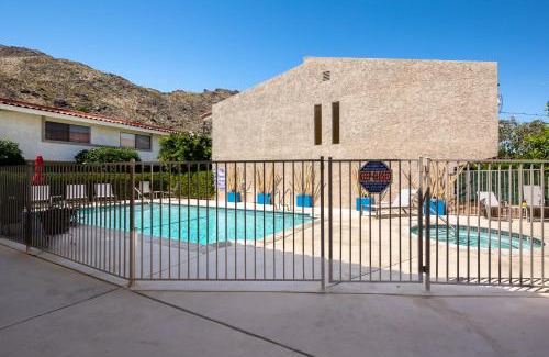 Historic Tennis Club Haus | Sunkist at 411 - Walking Distance to Downtown PS