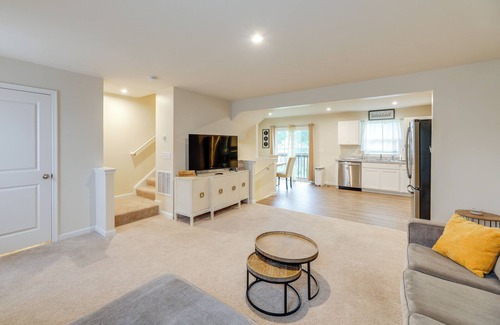 Milford Haus | Sunlit Milford Townhome < 2 Mi to Riverwalk!