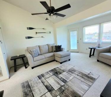 Oak Harbor Wohnung | Sunnie Days condo in Oak Harbor on Lake Erie!