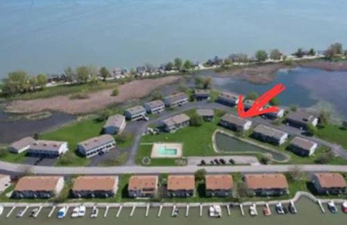 Oak Harbor Wohnung | Sunnie Days condo in Oak Harbor on Lake Erie!