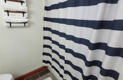 Oak Harbor Eigentumswohnung | Sunnie Days condo on Lake Erie. In Oak Harbor, 2 minute walk to the lake.