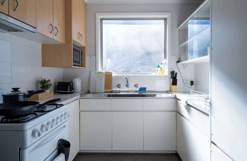 Highton Wohnung | Sunny 2BR Home in Highton – Easy Geelong Access