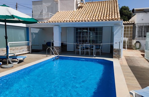 Guia Villa | Sonnige Villa mit 3 Schlafzimmern, Swimmingpool und großem umzäunten Garten