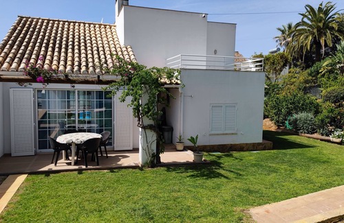 Guia Villa | Sonnige Villa mit 3 Schlafzimmern, Swimmingpool und großem umzäunten Garten