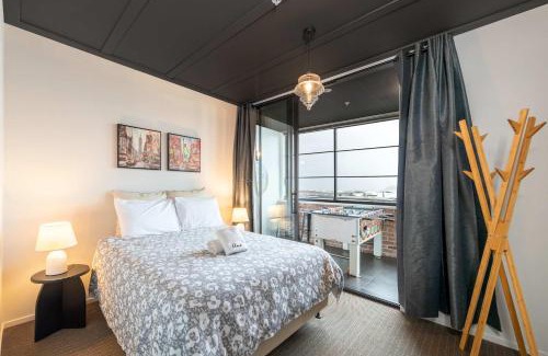 Petone Wohnung | Sunny 3BR Petone Apt - Close to Shops Transit