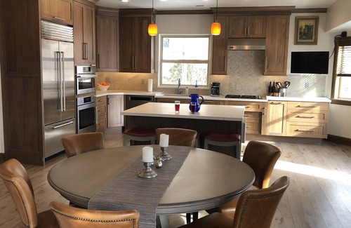 Summit Park Haus | Sunny 5 Bd Mountain Home-Gorgeous View-Perfect for 2 or MultiGen Families-HotTub